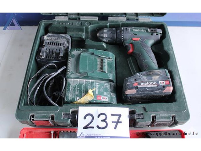 Accu boormachine bosch plus gereedschapsset metabo - afbeelding 1 van  5