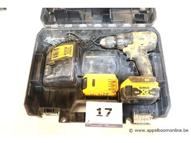 Accu boormachine dewalt dcd777, vv oplader - afbeelding 1 van  4