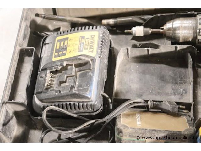 Accu boormachine dewalt dcd791, vv oplader en extra batterij - afbeelding 2 van  4