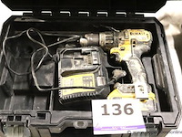 Accu boormachine dewalt dcd796, vv oplader - afbeelding 1 van  3