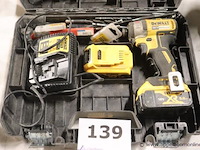 Accu boormachine dewalt dcf887, vv oplader en extra batterij - afbeelding 1 van  3