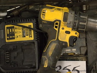 Accu boormachine dewalt vv oplader - afbeelding 3 van  3