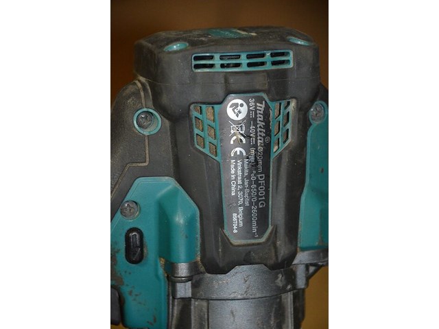 Accu boormachine makita 6271d met accu en lader, accu boormachine makita df001g zonder accu zonder lader in koffer - afbeelding 5 van  8