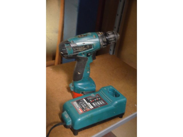 Accu boormachine makita 6271d met accu en lader, accu boormachine makita df001g zonder accu zonder lader in koffer - afbeelding 7 van  8