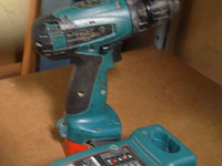 Accu boormachine makita 6271d met accu en lader, accu boormachine makita df001g zonder accu zonder lader in koffer - afbeelding 7 van  8