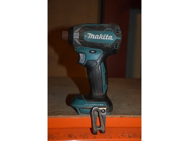 Accu boormachine makita met lader en accu in koffer dlx5070tj, accu boormachine makita dhp486 zonder accu, accu schroefmachine makita zonder accu (model niet leesbaar) (4) - afbeelding 3 van  11