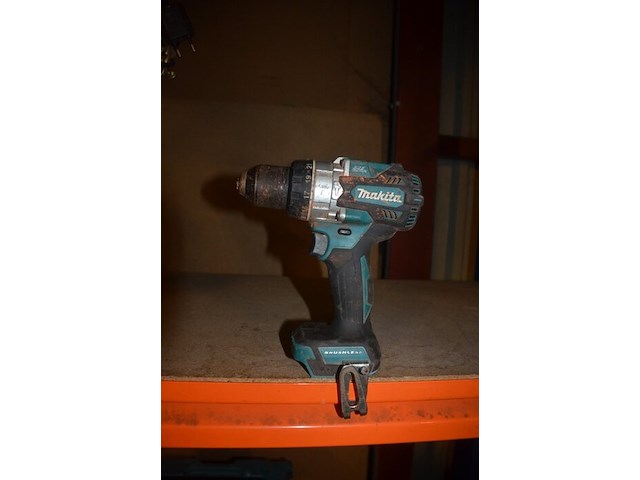 Accu boormachine makita met lader en accu in koffer dlx5070tj, accu boormachine makita dhp486 zonder accu, accu schroefmachine makita zonder accu (model niet leesbaar) (4) - afbeelding 11 van  11