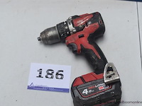 Accu boormachine milwaukee m18, met batterij, zonder lader, werking niet gekend plus boormachine milwaukee zonder batterij en lader, werking niet gekend - afbeelding 1 van  2