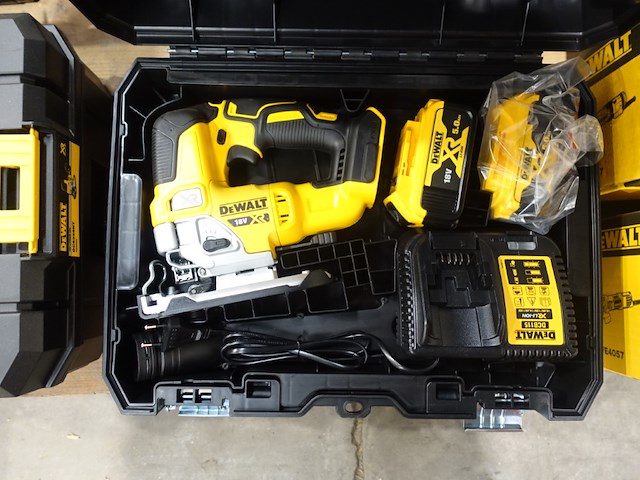 Accu decoupeerzaagmachine dewalt - afbeelding 1 van  2