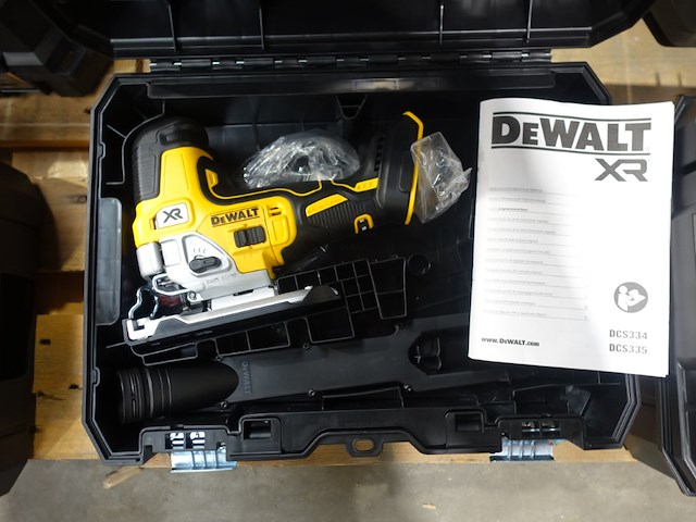 Accu decoupeerzaagmachine dewalt - afbeelding 1 van  2