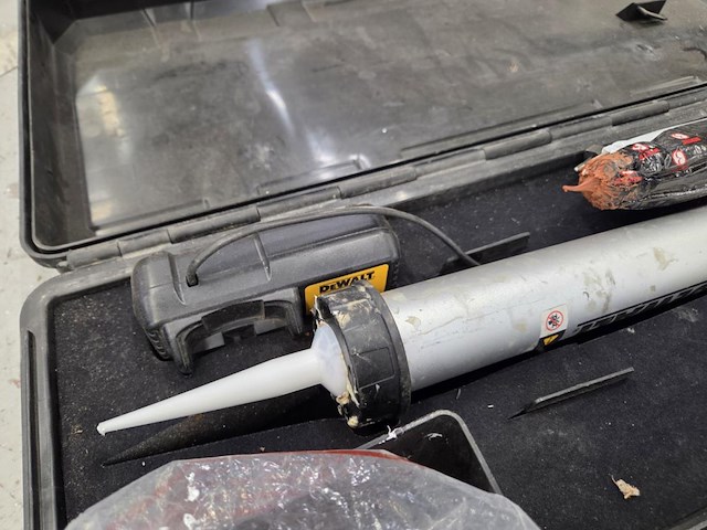 Accu dewalt dce580 kitspuit - afbeelding 4 van  8