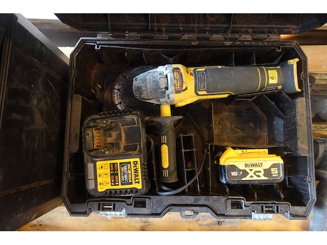 Accu haakse slijper dewalt - afbeelding 1 van  3