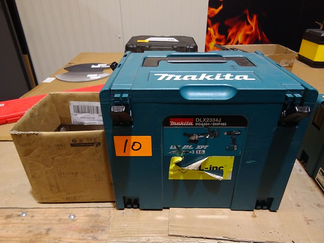 Accu haakse slijper makita + accu boormachine makita - afbeelding 1 van  5