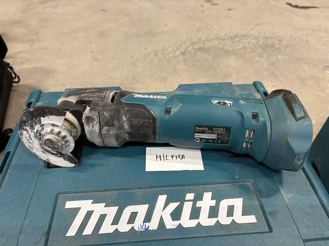 Accu haakse slijpmachine makita dtm 51 in pvc opbergkoffer - afbeelding 2 van  6