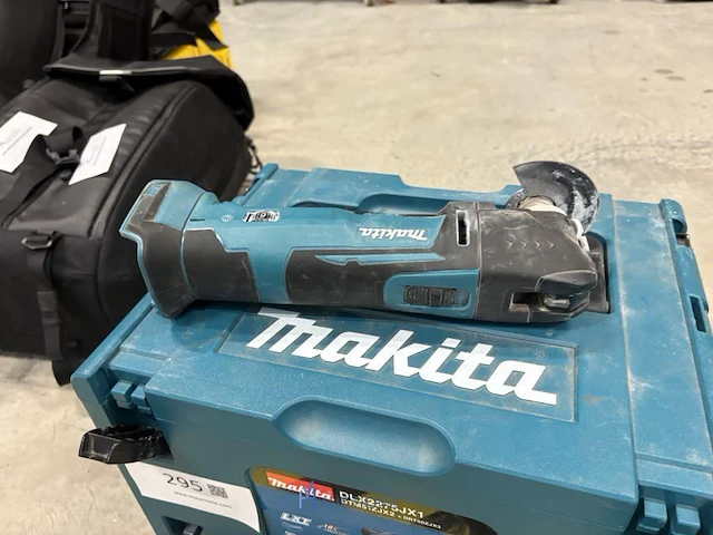 Accu haakse slijpmachine makita dtm 51 in pvc opbergkoffer - afbeelding 3 van  6