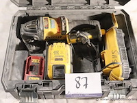Accu haakse slijptol dewalt dcg414, vv oplader - afbeelding 1 van  4