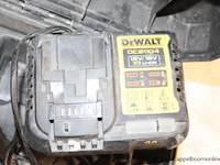 Accu haakse slijptol dewalt, vv oplader en extra batterij - afbeelding 2 van  3