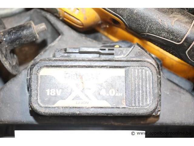 Accu haakse slijptol dewalt, vv oplader en extra batterij - afbeelding 3 van  3
