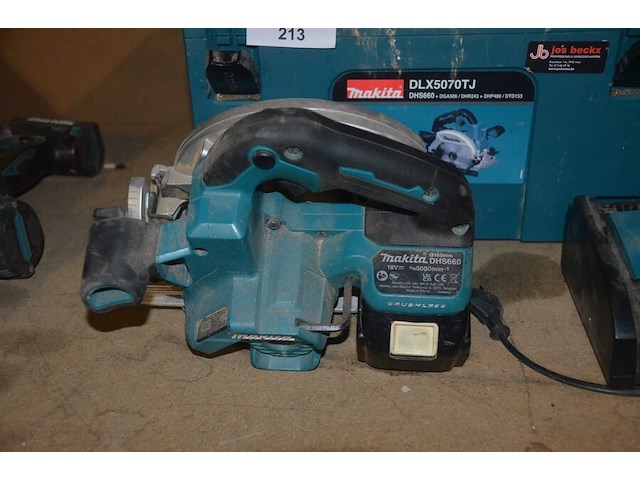 Accu handcirkelzaag makita dlx660 met lader en accu in koffer , accu reciprozaag makita zonder lader zonder accu djr186 (3,16) - afbeelding 4 van  9