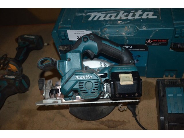 Accu handcirkelzaag makita dlx660 met lader en accu in koffer , accu reciprozaag makita zonder lader zonder accu djr186 (3,16) - afbeelding 5 van  9