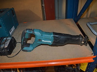 Accu handcirkelzaag makita dlx660 met lader en accu in koffer , accu reciprozaag makita zonder lader zonder accu djr186 (3,16) - afbeelding 8 van  9