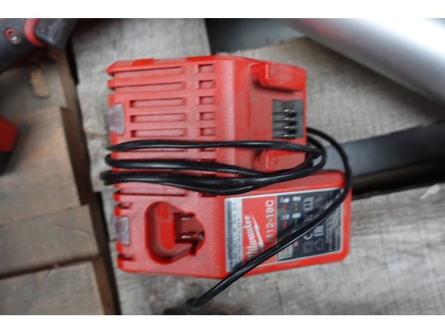 Accu kitspuit milwaukee - afbeelding 2 van  4