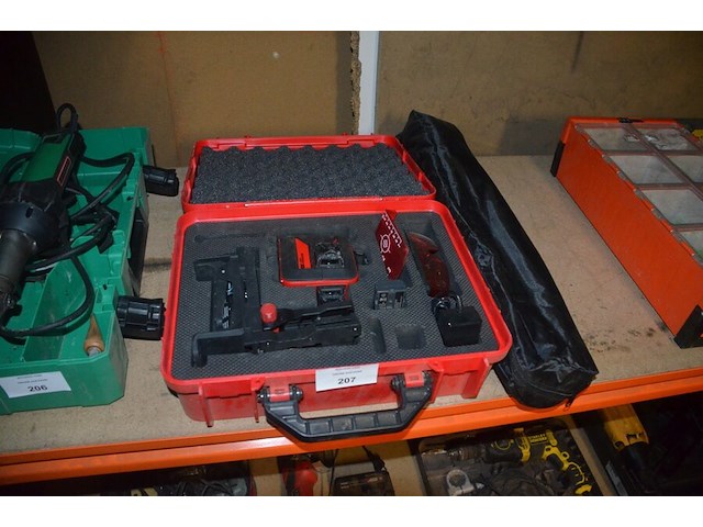 Accu laser futech multicross 3d met accu en lader in koffer met statief (12) - afbeelding 1 van  6