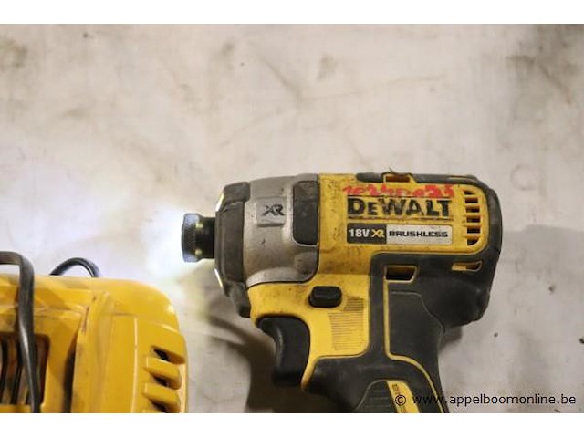 Accu moerenaanzetter dewalt dcf887, vv oplader - afbeelding 2 van  4