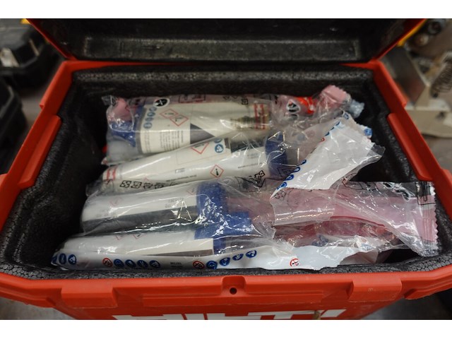 Accu morteldispenser + diverse handmatige morteldispensers hilti - afbeelding 5 van  5