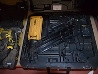 Accu nagelpistool dewalt dgn9033-xj met accu en lader in koffer (11) - afbeelding 2 van  5