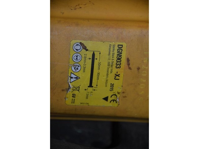 Accu nagelpistool dewalt dgn9033-xj met accu en lader in koffer (11) - afbeelding 5 van  5