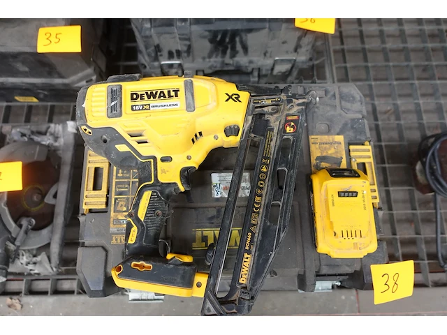 Accu nagelpistool dewalt - afbeelding 1 van  5