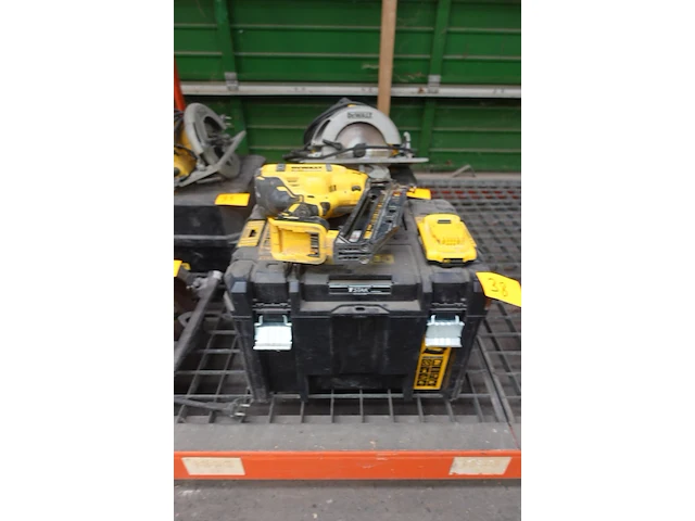 Accu nagelpistool dewalt - afbeelding 2 van  5