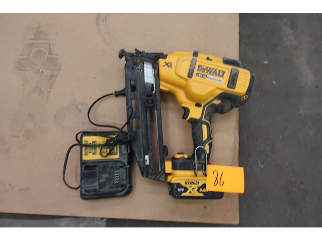 Accu nagelpistool dewalt - afbeelding 1 van  2