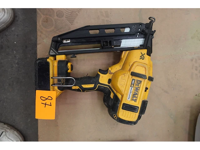 Accu nagelpistool dewalt - afbeelding 1 van  3