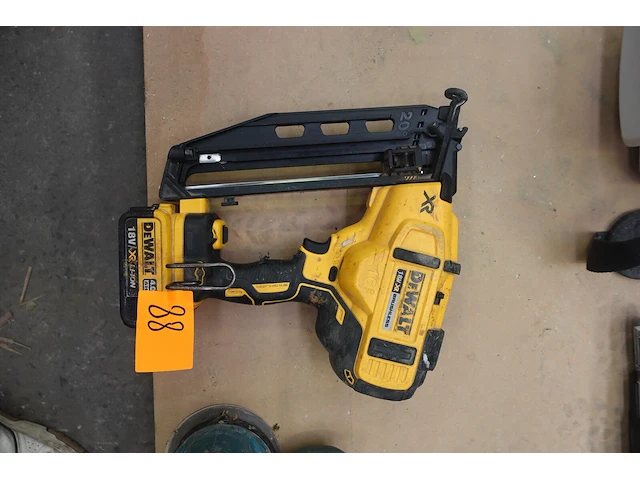 Accu nagelpistool dewalt - afbeelding 1 van  3
