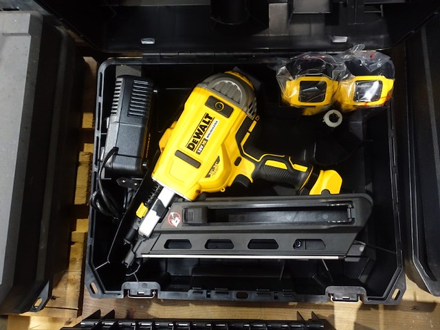 Accu nagelschieter dewalt - afbeelding 1 van  4