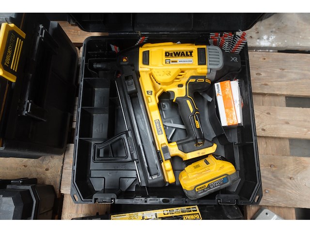 Accu nagelschieter dewalt - afbeelding 1 van  3