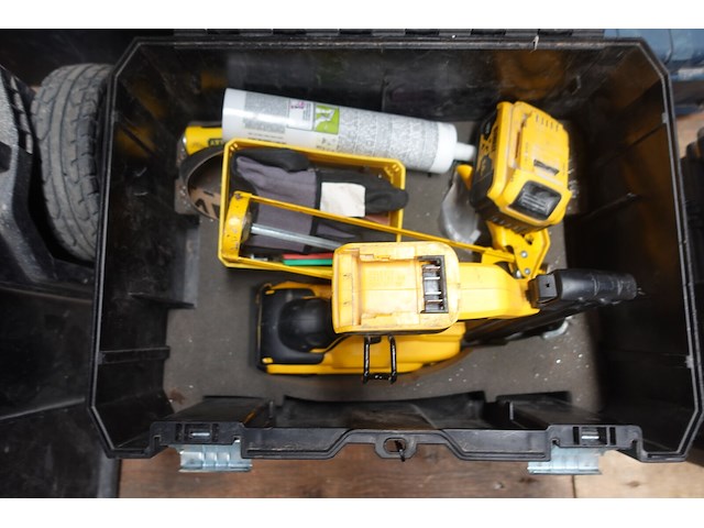 Accu nagelschieter dewalt - afbeelding 1 van  4