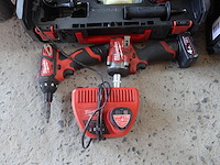 Accu poliermachine milwaukee + accu vijsmachine milwaukee en accu slagmoersleutel milwaukee - afbeelding 4 van  6