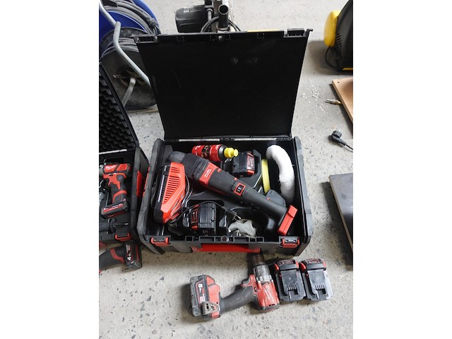 Accu poliermachine milwaukee + accu vijsmachine milwaukee - afbeelding 1 van  4
