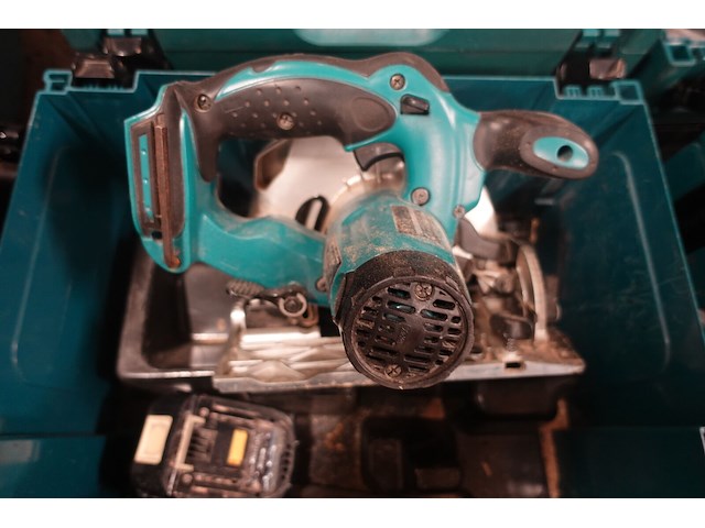 Accu radio + afkortzaagmachine makita - afbeelding 2 van  4