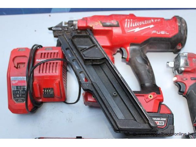 Accu schietpistool m18ffn, accu moerenaanzetter en accu schrovendraaier milwaukee, werking niet gekend - afbeelding 2 van  5