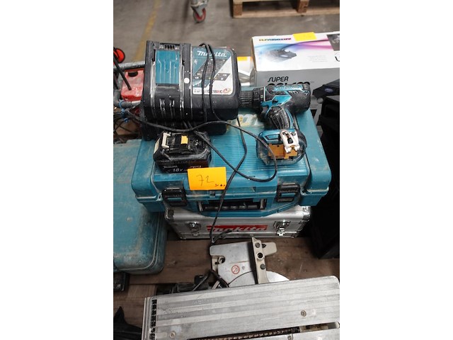 Accu schroefboormachine makita + koffers - afbeelding 1 van  4