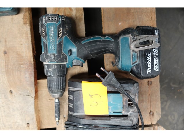 Accu schroefboormachine makita + lader - afbeelding 2 van  4