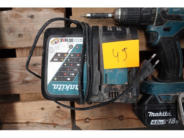 Accu schroefboormachine makita + lader - afbeelding 3 van  4