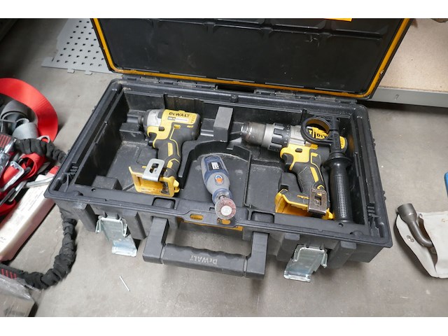 Accu schroefmachine en slagmoersleutel dewalt - afbeelding 1 van  3