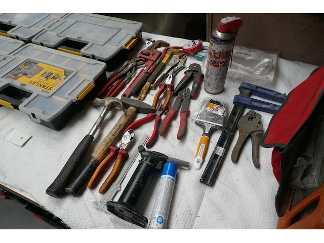 Accu schroefmachine met koffer bosch + divers werkgereedschap - afbeelding 4 van  8