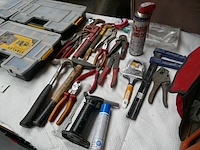 Accu schroefmachine met koffer bosch + divers werkgereedschap - afbeelding 4 van  8