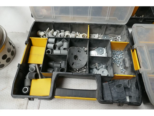 Accu schroefmachine met koffer bosch + divers werkgereedschap - afbeelding 6 van  8